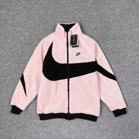 Розовая шерпа Nike средней длины с обработанными краями