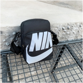 Качественная сумка Nike в черном цвете с белым лого