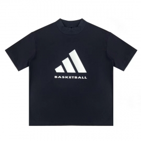 Удобная черная футболка Adidas с фирменным логотипом