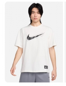 С большим напечатанным принтом на спине Nike белая футболка