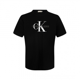 Чёрная футболка Calvin Klein с надписью по центру груди