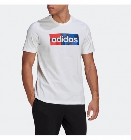 Белого цвета футболка Adidas с яркой надписью на груди
