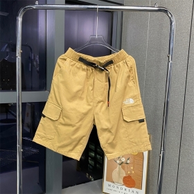 Стильные бежевые шорты The North Face с нашитыми карманами по бокам