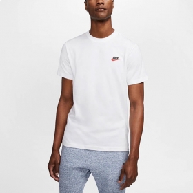 Nike универсальная белого цвета футболка из качественного материала