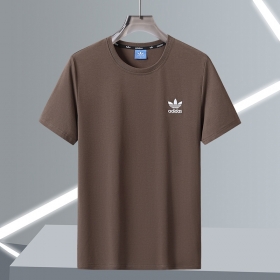 Оригинальная в коричневом цвете футболка Adidas с лого на груди