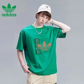 Стильная зелёная футболка с фирменным логотипом Adidas
