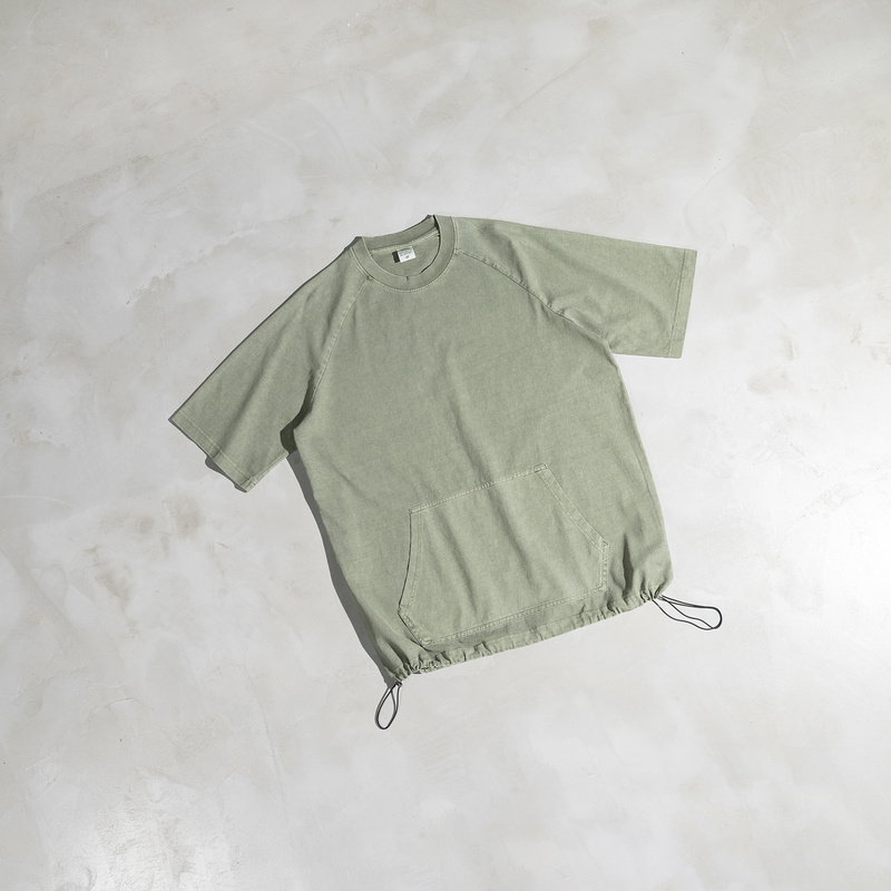 Мужская зелёная оверсайз футболка BE THRIVED с карманом-кенгуру