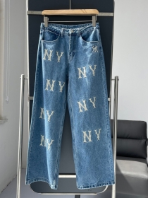 Прямые с принтом от бренда MLB синие джинсы с карманами
