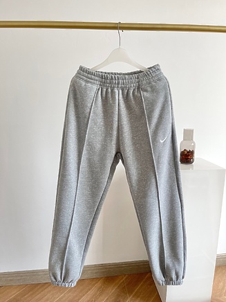 Серые спортивки Nike Swoosh классические