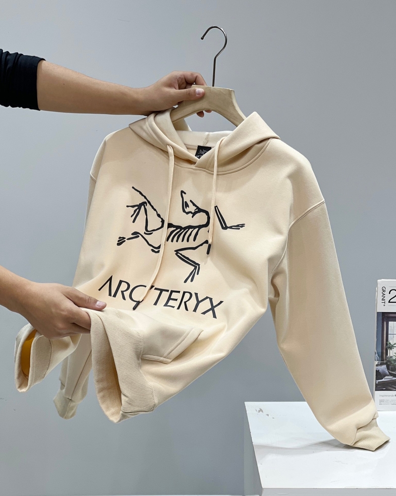 Бежевое худи Arcteryx с большим логотипом спереди