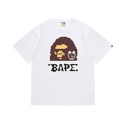 С надписью бренда на груди BAPE футболка в белом цвете