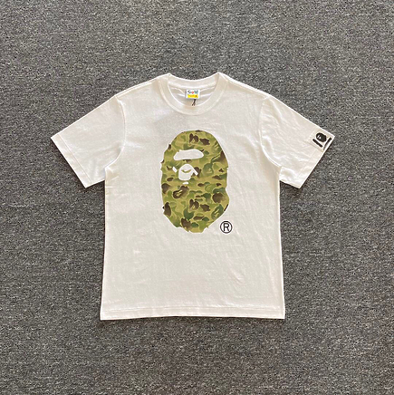 A Bathing Ape белая футболка с фирменным лого в камуфляже