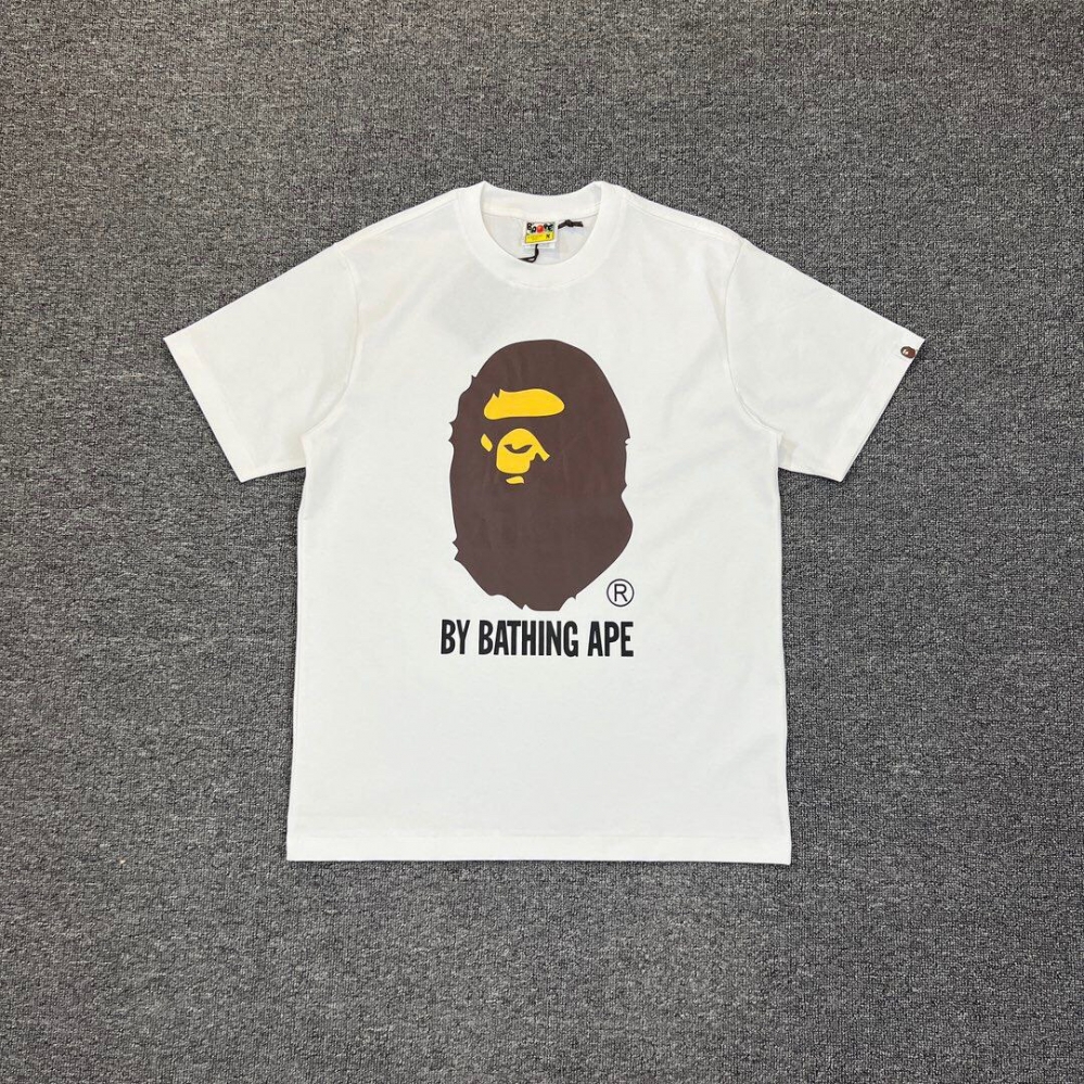 Bape футболка белая с коричневой головой обезьяны на груди