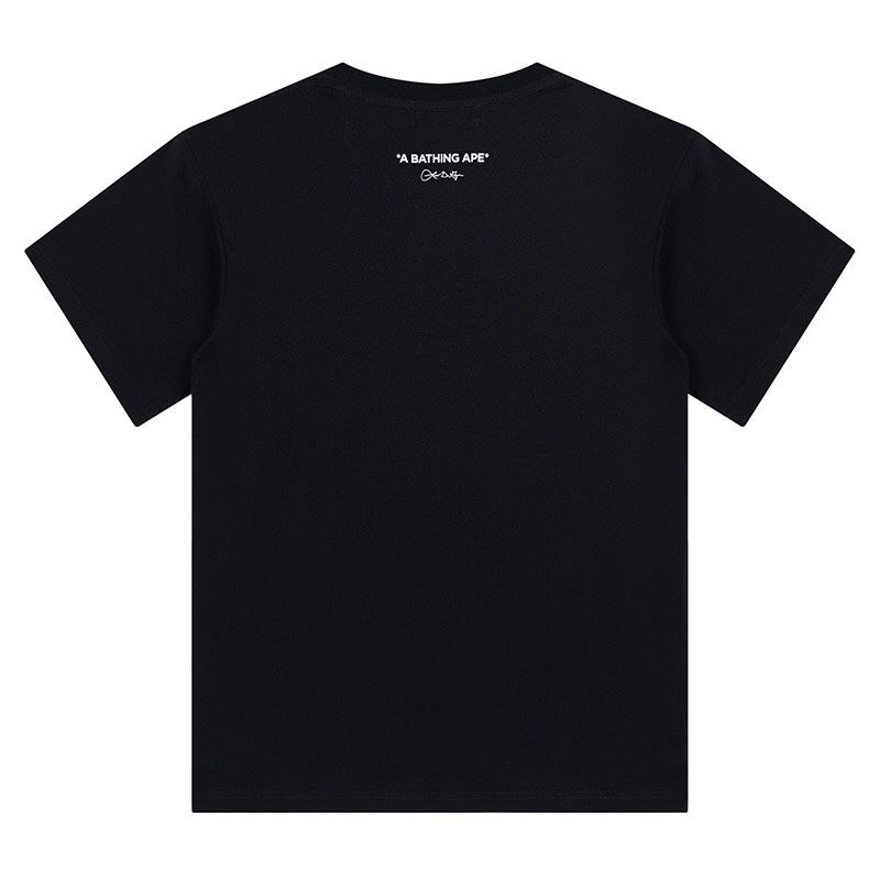 Чёрная футболка бренда Bape с ярким принтом головы обезьяны спереди
