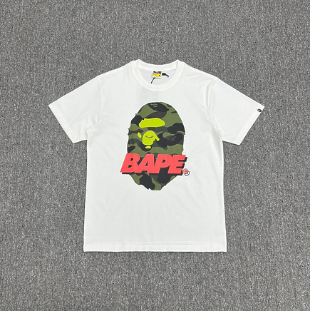 Bape футболка белая с красным названием бренда и головой обезьяны