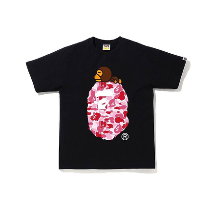 Футболка Bape чёрная с розовой головой и обезьянкой на ней спереди