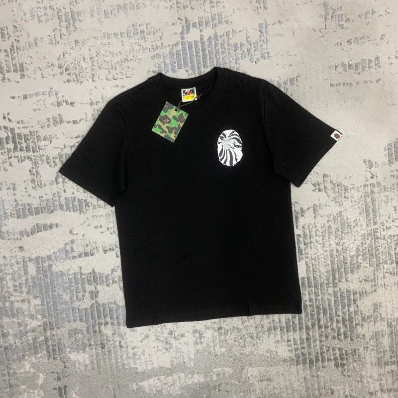 Хлопковая чёрная футболка Bape с крупным цветным принтом на спине