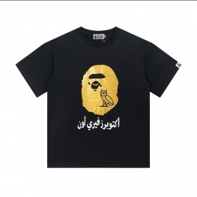 Чёрная футболка A Bathing Ape с золотым лого головы обезьяны на груди