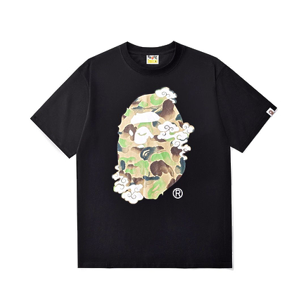 Bape чёрная футболка с белым иероглифами на спине и принтом на груди