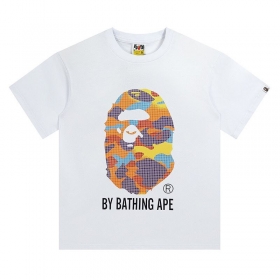 Стильная белая футболка A Bathing Ape с разноцветным принтом обезьяны