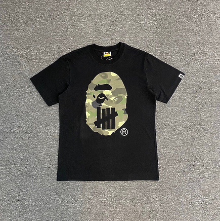 Футболка Bape Undefeated чёрного цвета с головой обезьяны на груди