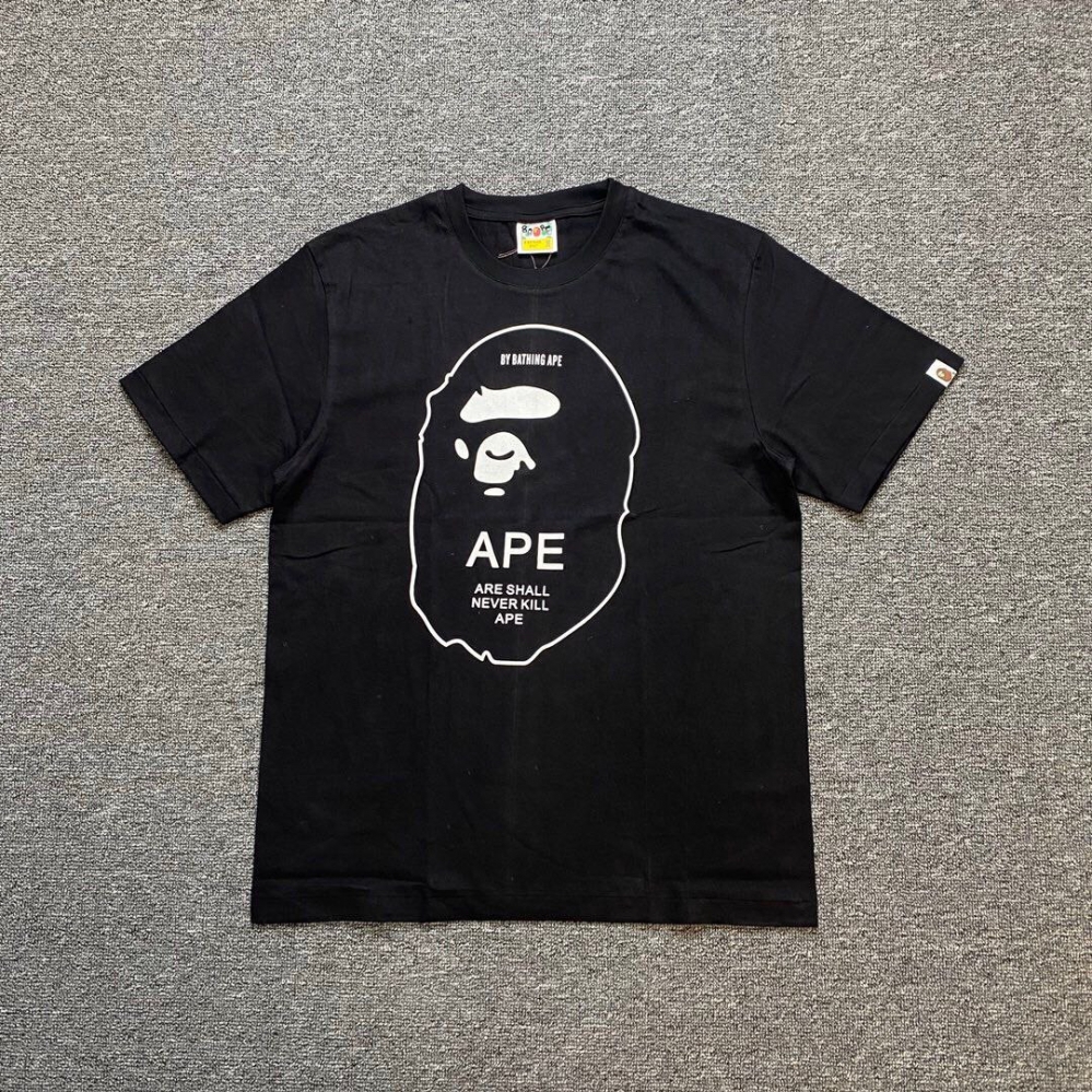 Чёрная футболка Bape с контурным изображением головы обезьяны на груди