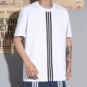 Трендовая футболка белого цвета с черными полосами Adidas