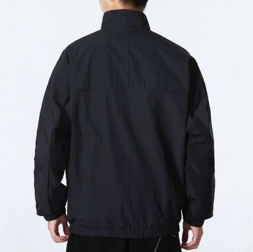 Чёрная нейлоновая Adidas ветровка с карманами на молнии
