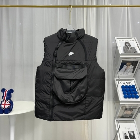 Чёрная жилетка Nike Swoosh с нагрудным карманом