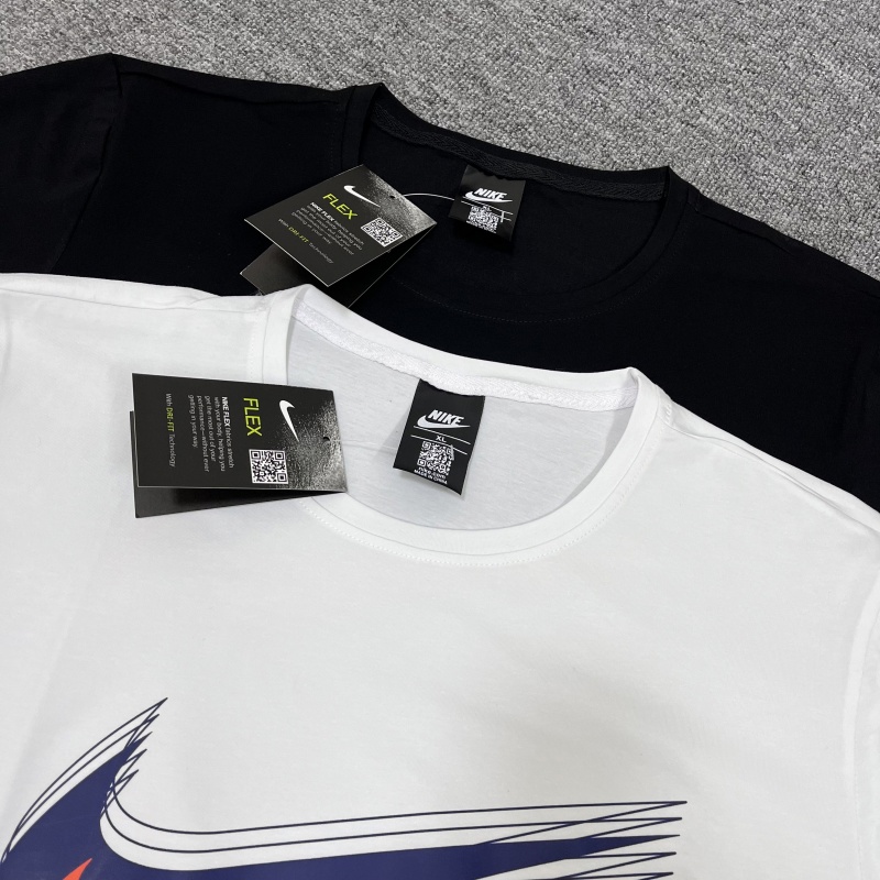 Базовая белая футболка с фирменным принтом Nike на груди 