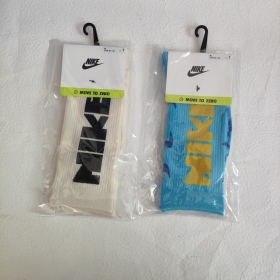 Носки Nike высокие белые и голубые с цветным принтом 