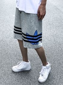 Трикотажные серые с полосками и лого Adidas прямые шорты