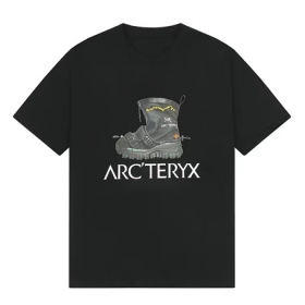 Чёрная классическая футболка Arcteryx с лого на груди