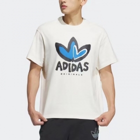 Эффектная модель Adidas футболка выполнена в белом цвете