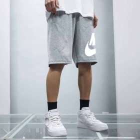 Прочные в сером цвете шорты Nike модель на резинке
