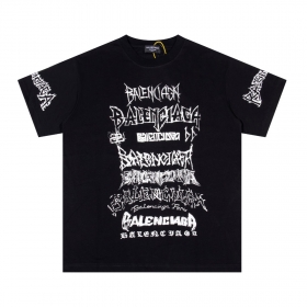Черная с надписями бренда BALENCIAGA футболка из хлопка