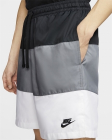 Разноцветные Nike спортивные шорты выполнены их холодного шелка