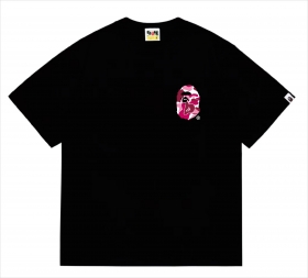 BAPE базовая футболка в черном цвете с розовым принтом