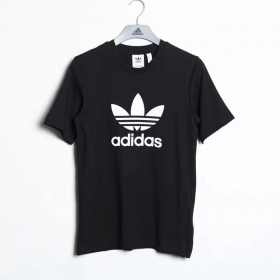 Базовая футболка Adidas чёрного цвета с округлым вырезом горловины