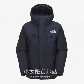Куртка The North Face оригинальной модели темно-синего цвета