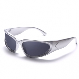 Серебристые солнцезащитные очки для занятий спортом