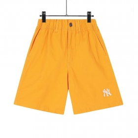 Яркие жёлтые свободного кроя шорты от бренда MLB из 100% хлопка