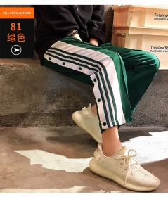 Стильные зелёные штаны на резинке от Adidas с боковыми кнопками