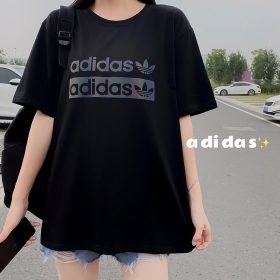 Удлинённая чёрная футболка Adidas со спущенным плечом