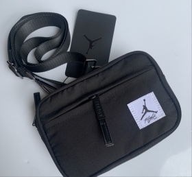 Чёрная сумка-барсетка с логотипом Jordan с 2-мя отделениями на молнии