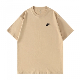 Бежевая Nike базовая футболка с вышитым логотипом на груди
