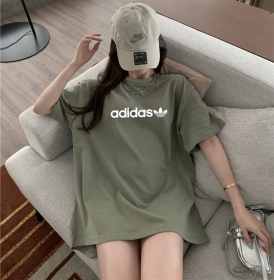 Удлинённая Adidas цвета-хаки с коротким рукавом футболка