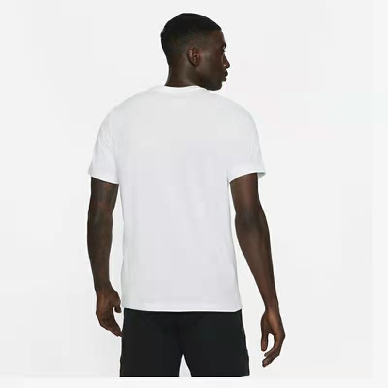 Универсальная прямого покроя белая футболка от Nike