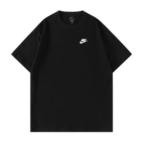 Повседневная чёрная футболка с лого Nike и коротким рукавом