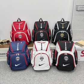 Рюкзак с карманами на молнии Nike и регулируемыми лямками